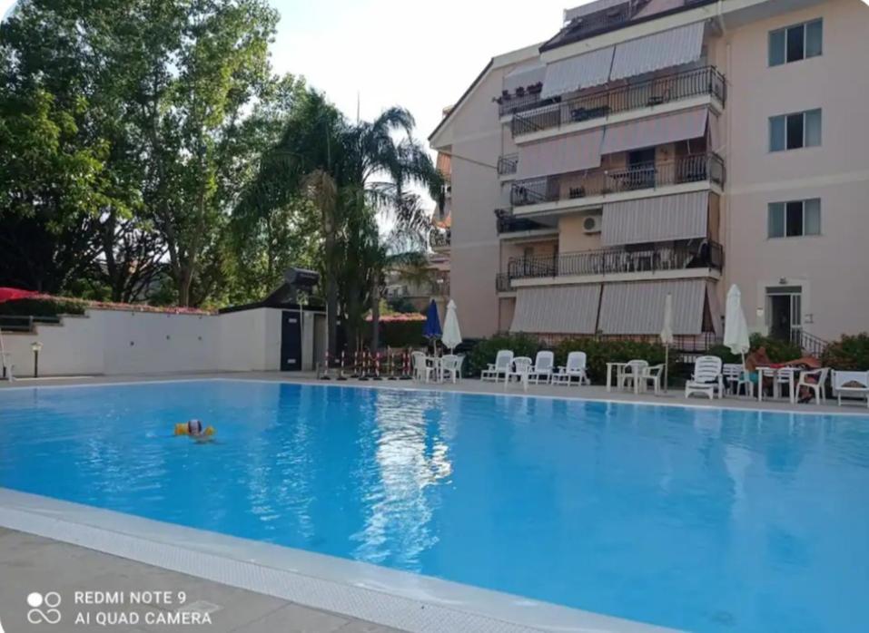 كالاتابيانو Bouganville Residence المظهر الخارجي الصورة