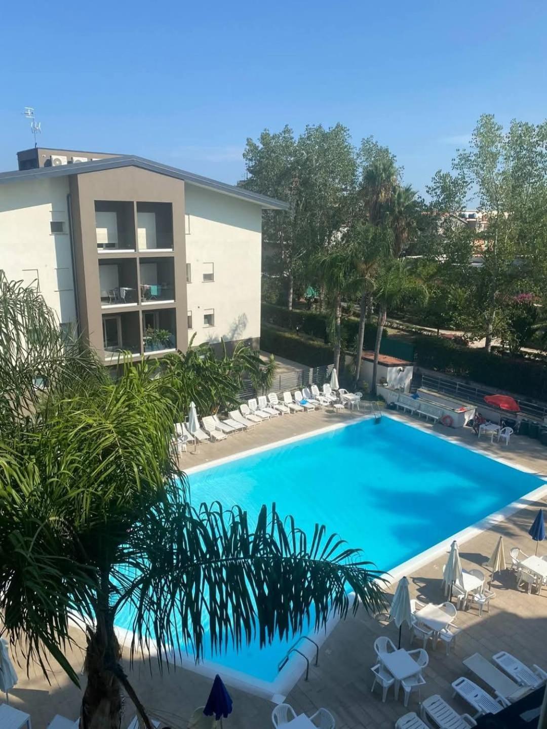 كالاتابيانو Bouganville Residence المظهر الخارجي الصورة